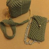 Borsello e porta cellulare lavorato all'uncinetto