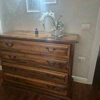 cassettone e comodini in noce 
