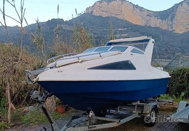 Barca semicabinata 6.5m