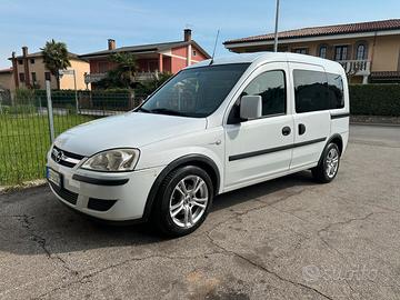 Opel combo disabili