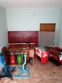 Officina auto moto. 