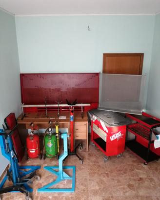 Officina auto moto. 