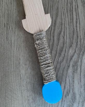 Spada di legno artigianale