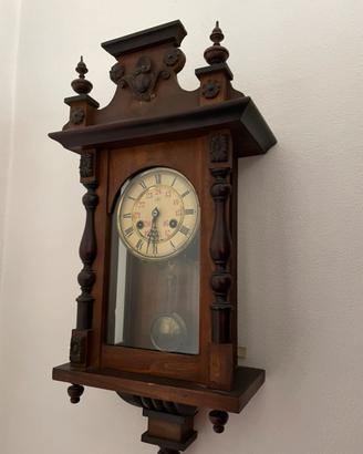 Orologio a pendolo antico