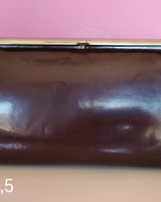 Pochette in pelle lucida marrone