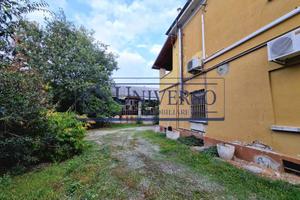 Immobile di 500 m² con 1 locale a Voghera