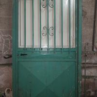 cancello porta ferro lavorato verde vetro sbarre