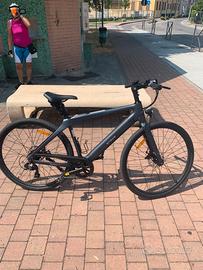 Bici elettrica in carbonio leggerissima