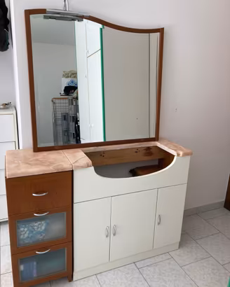 Mobile bagno con specchiera