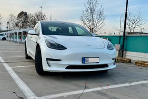 Tesla Model 3 LongRange AWD Autopilot avanzato