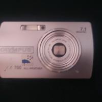 Macchina fotografica digitale +custodia subacquea
