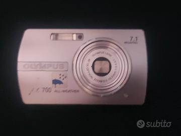 Macchina fotografica digitale +custodia subacquea
