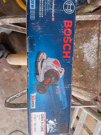 smerigliatrice Bosch xlock 900w + disco 