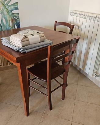 Tavolo e 4 sedie legno