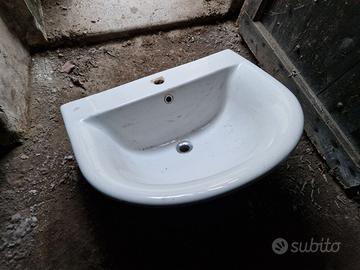 Lavabo Ideal Standard in ceramica