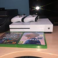 Xbox one s 1tb+ 2 controller+fifa 22+gta 5