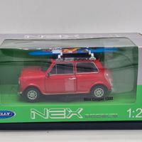 MORRIS Mini Cooper con surf - Welly - Scala 1/24