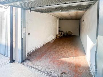 MAGAZZINO A POMPIANO