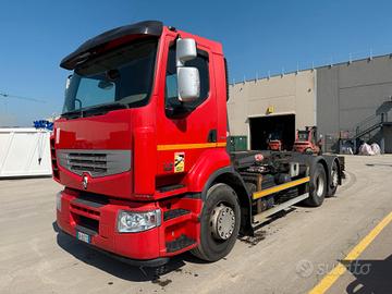 Camion RENAULT Usato US-608 con impianto scarrabil