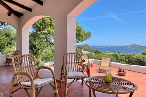 Villa indipendente con vista mare
