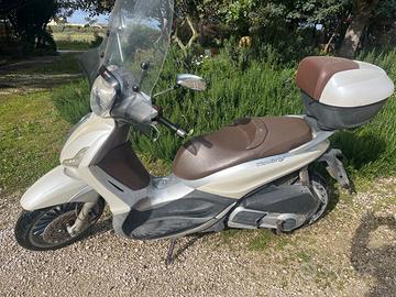 Beverly 300 anno 2010