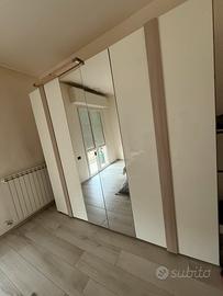 Camera matrimoniale completa con letto contenitore