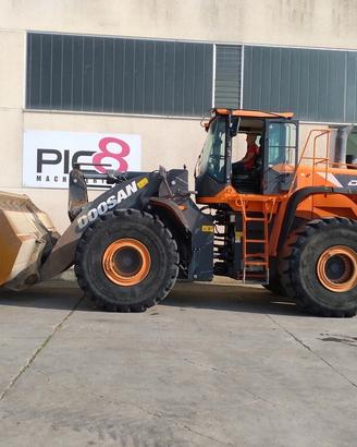 Pala gommata Doosan DL550-5