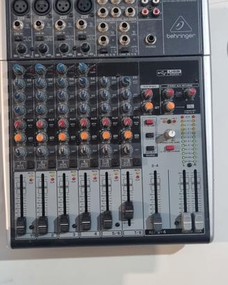 mixer Behringer 