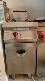 Friggitrice a gas, piastra elettrica, griglia