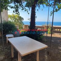 VIA SANT'ANNA - Villa su 2 elevaz. con giardino