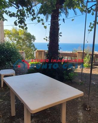 VIA SANT'ANNA - Villa su 2 elevaz. con giardino