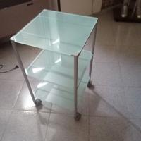 Mobile in metallo con ripiani in vetro satinato