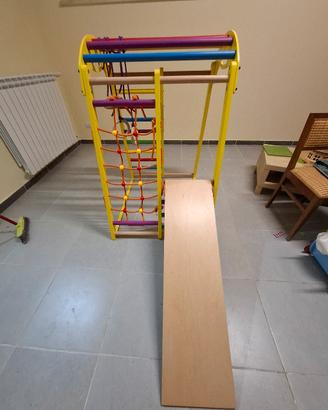 palestra bambini con arrampicata e scivoo