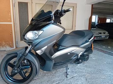 scooter Yamaha x max 250