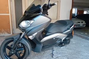scooter Yamaha x max 250