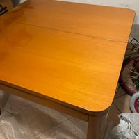 Robusto tavolo allungabile