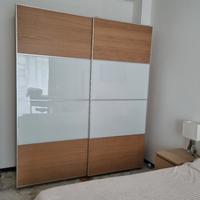 Armadio grande con ante scorrevoli 