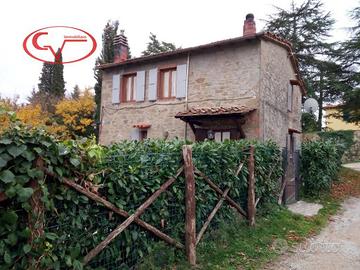 Rustico / Casale di 105 m² con 4 locali a Bucine