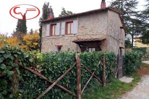 Rustico / Casale di 105 m² con 4 locali a Bucine