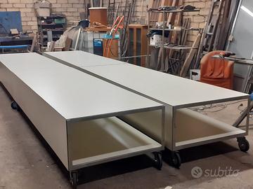 Banconi da Esposizione in Ferro con Ruote