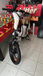 Bicicletta elettrica bici con accelleratore NUOVA