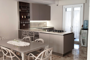 Ristrutturato in centro Aci Castello