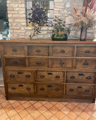 Shedario vintage con cassetti