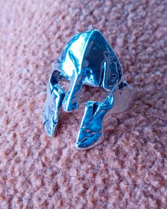 Anello elmo del gladiatore Romano o spartano
