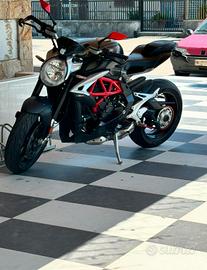 moto MV augusta  800 2016