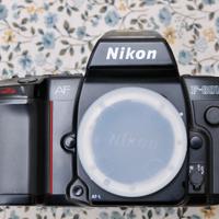 Fotocamera analogica Nikon AF F-801 nera