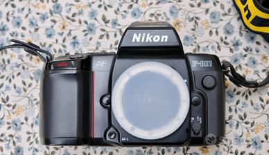 Fotocamera analogica Nikon AF F-801 nera