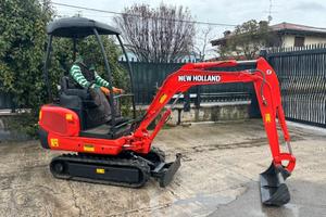 E166 Mini escavatore New Holland 15 q