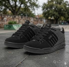 Scarpe GLOBE Skateboarding Taglia XX Nere e Grigie