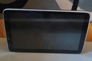 Autoradio navigatore con schermo